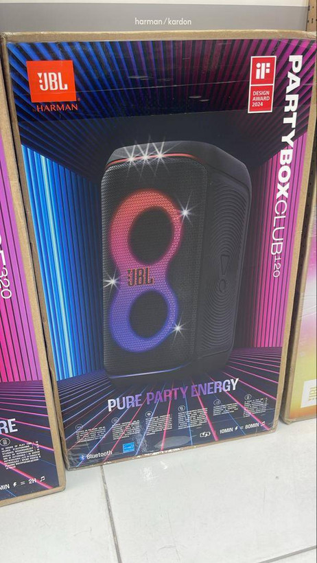 اسپیکر JBL PartyBox Club 120 داخل جعبه اصلی به همراه بستهبندی اورجینال و متعلقات کامل محصول