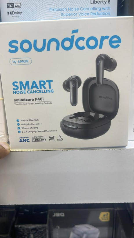 جعبه اورجینال هدفون بیسیم انکر مدل P40i شامل ایربادها، کیس شارژ، کابل USB-C و گوشیهای سیلیکونی اضافی»