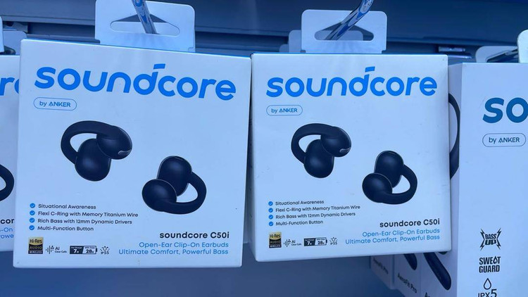 ایرپاد انکر Soundcore C50i داخل بستهبندی اورجینال همراه با کیس شارژ و کابل USB-C