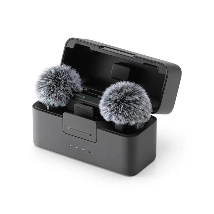 میکروفون DJI Mic Mini دو فرستنده داخل کیس شارژ همراه با مگنت و کلیپس اتصال یقهای - نمای بالا