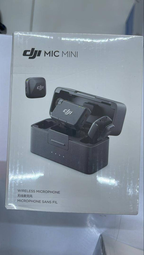 جعبه اصلی میکروفون بیسیم DJI Mic Mini دو کاربره همراه با چیدمان کامل اقلام داخل پکیج