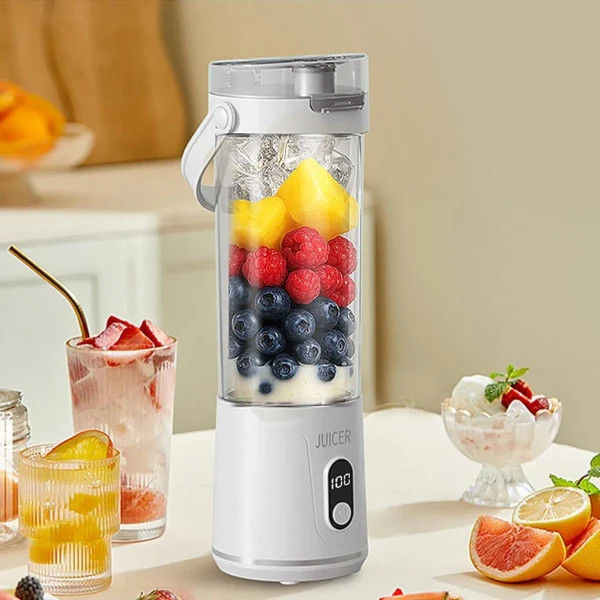 مخلوط کن شارژی قابل حمل JBQ مدل Shield Blend ظرفیت ۶۰۰ میلیلیتر با طراحی مدرن، بدنه سبک و تیغههای استیل مناسب برای اسموتی
