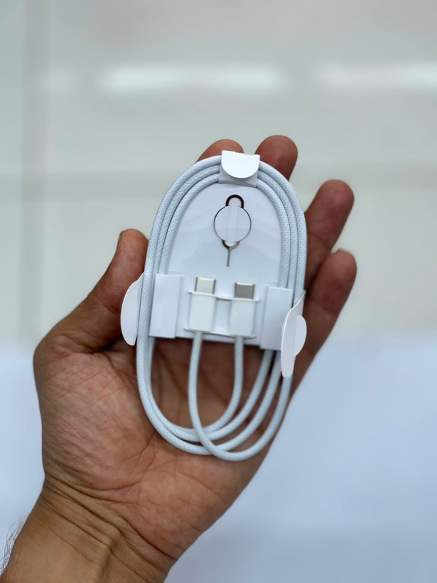 کابل شارژ اصلی اپل USB‑C به USB‑C یکمتری داخل جعبه سفید اورجینال Apple