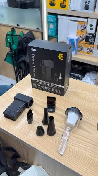 جاروشارژی دستی JBQ OmniClean مشکی با دسته ارگونومیک، سری های مختلف، کلید روشن/خاموش روی بدنه و نشانگر باتری.
