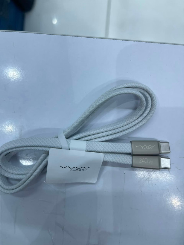 کابل USB-C به USB-C ویوایویلبز به همراه بستهبندی اصلی محصول