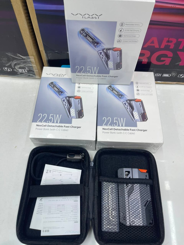 پاوربانک Vyvylabs NexCell ظرفیت ۱۰۰۰۰ میلیآمپرساعت به همراه دو باتری ۵۰۰۰ میلیآمپرساعتی و کابل Type-C به Type-C داخل جعبه