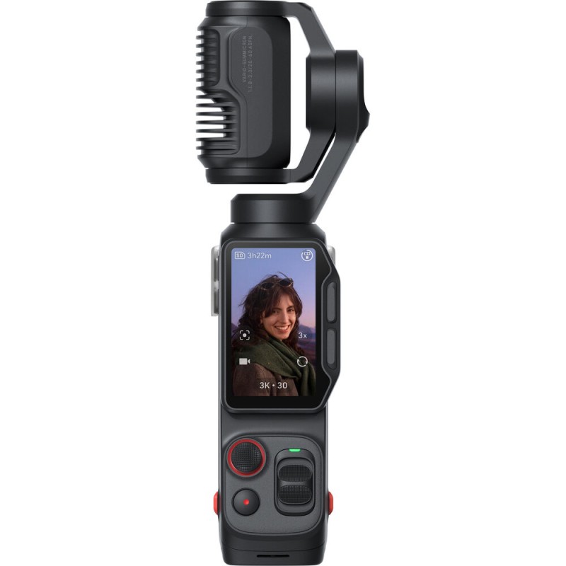 alt="زن جوان در حال فیلمبرداری و عکاسی با دوربین Insta360 Luna Ultra - گیمبال جیبی Leica Dual Lens 8K