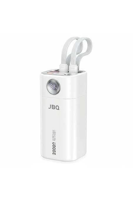 "پاوربانک جی بی کیو مدل JBQ MultiFlow ظرفیت ۲۰۰۰۰ میلی آمپر ساعت، نمای جلو با نمایشگر LED دیجیتال و پورت‌های خروجی USB-C و USB