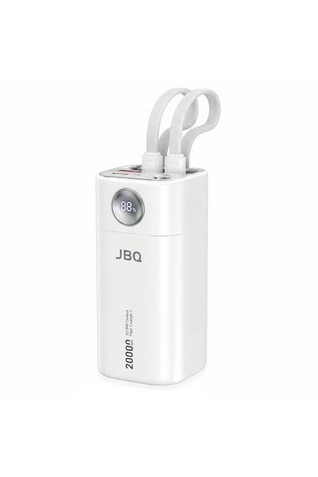 "پاوربانک جی بی کیو مدل JBQ MultiFlow ظرفیت ۲۰۰۰۰ میلی آمپر ساعت، نمای جلو با نمایشگر LED دیجیتال و پورتهای خروجی USB-C و USB