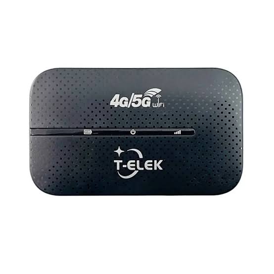 مودم همراه T‑ELEK TM‑8A با باتری 2100mAh، نمای جلوی دستگاه به رنگ مشکی، مودم جیبی 4G/5G LTE با طراحی جمع‌وجور.