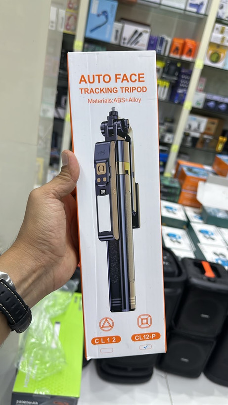 جعبه اورجینال سهپایه و مونوپاد سلفی هوشمند مدل CL-12P با ردیابی خودکار چهره و بدن توسط هوش مصنوعی، چرخش ۳۶۰ درجه، پایه چهارپایه پایدار، ریموت بلوتوث و نور LED پرکننده برای فیلمبرداری و لایو استریم بدون نیاز به اپلیکیشن